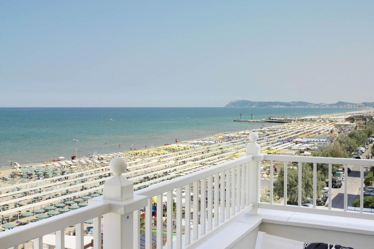 Hotel Tiffany'S Riccione Exterior photo