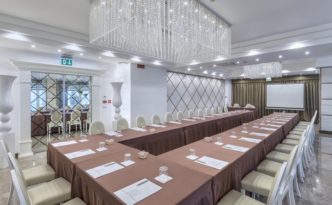 Hotel Tiffany'S Riccione Exterior photo